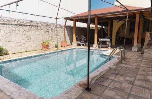 San Pedro Sula Casa | Habitación con Baño privado