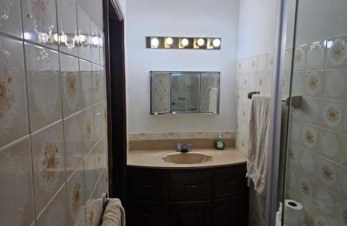 San Pedro Sula Casa | Habitación con Baño privado