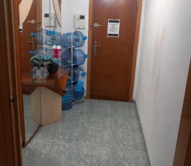 Nou Moles Casa | habitación grande en piso compartido con 2 adultos