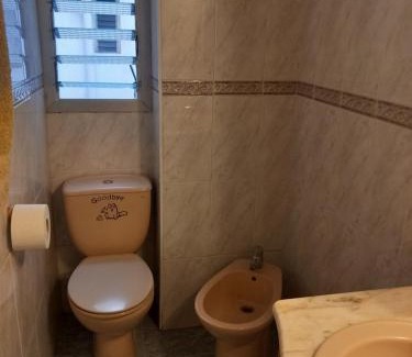 Nou Moles Casa | habitación grande en piso compartido con 2 adultos