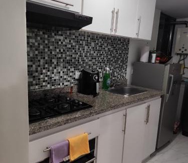 Usaquen Casa | Habitación privada en Apt compartido cedritos