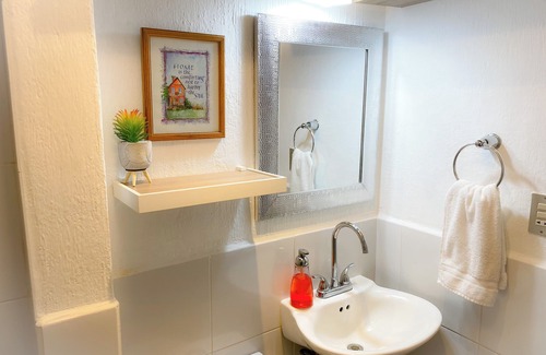 Zona 12 Hotel | Habitacion doble triple H1