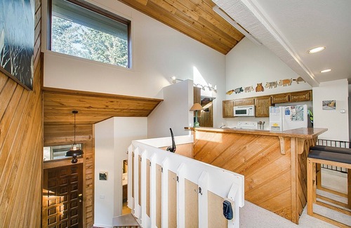 Elkhorn Village Condominio | #HabitueHomes - Teleidoscope Retreat - Hot Tub! Pool!