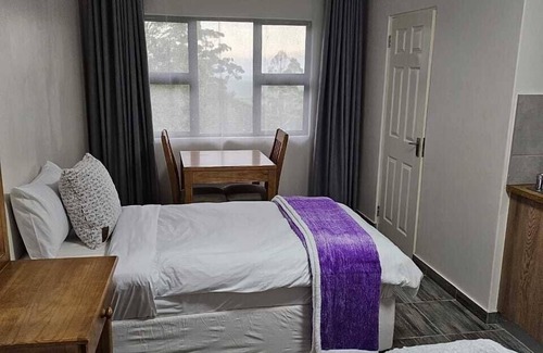 Mid Illovo Cabina | HAGAR LODGE