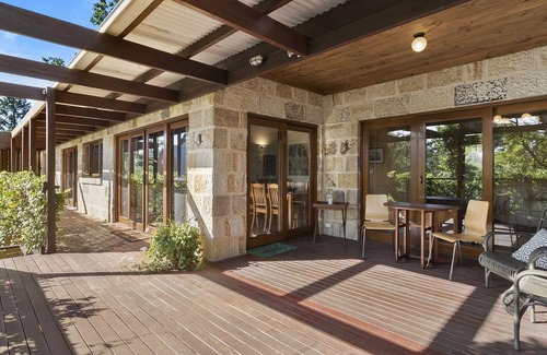 Kurrajong Casa | HAILEY@KURRAJONG - stylish and delightful. SPECIALS ON NOW !