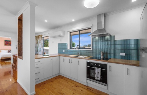 Minlacowie Casa | Halcyon Hardwicke Bay - Esplanade position! Off peak special! Free WiFi!