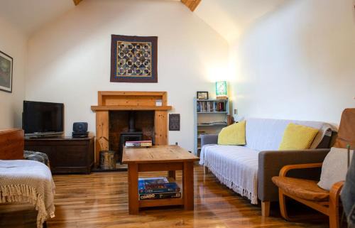 Isle of Scalpay Casa | Half of 12 Camustianavaig