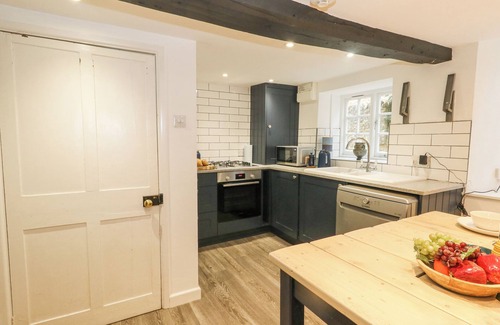 Beaminster Casa | HALF PINT COTTAGE, pet friendly, with a garden in Beaminster