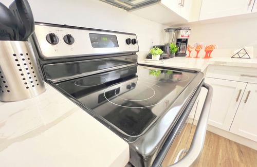 Liberty City Casa | Casa Moderna Cerca del Aeropuerto de Miami con Estacionamiento y Wi-Fi Gratis