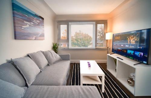 Hamilton Apartamento | Hamilton Chic Retreat - Comfy Beds - Garden - Pool
