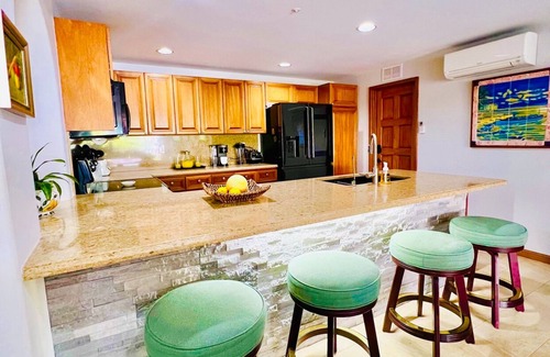 Avalon Condominio | Hamilton Cove 2-bedroom condo with golf car & A/C in pleasant Catalina Island