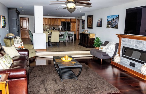 Avalon Condominio | Hamilton Cove 2-bedroom condo with golf car & A/C in pleasant Catalina Island