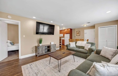 Lexington Apartamento | Hamilton Home w/ Playground | Sleeps 6