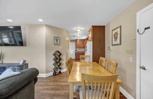 Lexington Apartamento | Hamilton Home w/ Playground | Sleeps 6