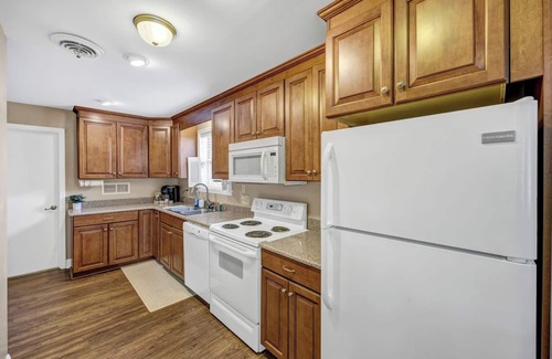 Lexington Apartamento | Hamilton Home w/ Playground | Sleeps 6