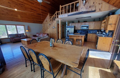 Big Clifty Shores Cabina | Hamley Lakefront Retreat está ubicado en 145 acres pacíficos