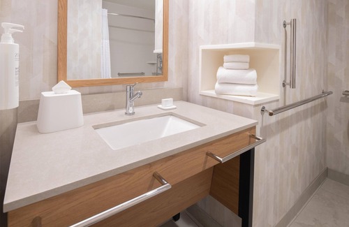 NoHo Arts District Hotel | Hampton Inn by Hilton North Hollywood