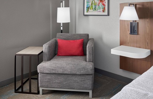 I-435 West KC-KS Hotel | Hampton Inn Kansas City The Legends