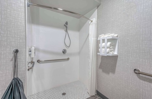 New Philadelphia Hotel | Hampton Inn New Philadelphia