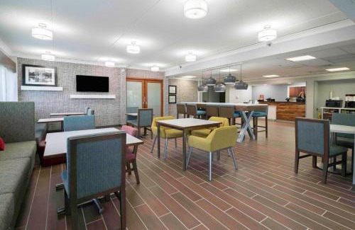 Maryland Heights Hotel | Hampton Inn St. Louis - Westport
