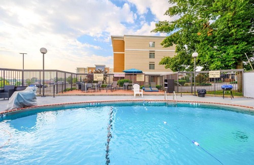 Maryland Heights Hotel | Hampton Inn St. Louis - Westport