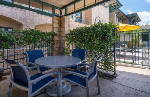 Agoura Hills Hotel | Hampton Inn & Suites Agoura Hills