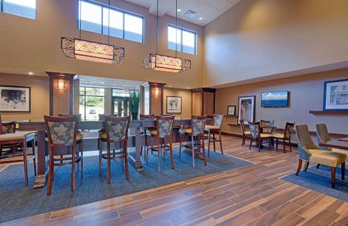 Cazenovia Hotel | Hampton Inn & Suites Cazenovia, NY