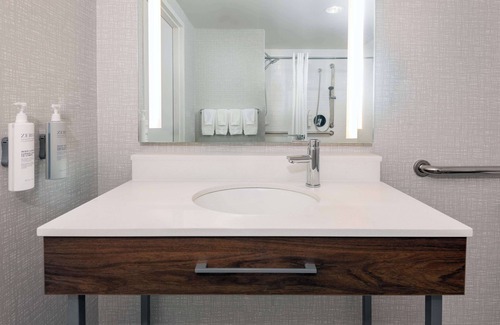 Orange Hotel | Hampton Inn & Suites Cleveland-Beachwood