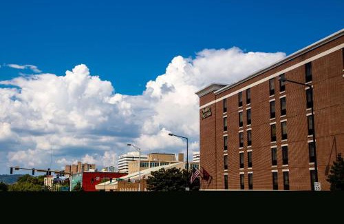 Downtown Knoxville Hotel | Hampton Inn & Suites Knoxville-Downtown
