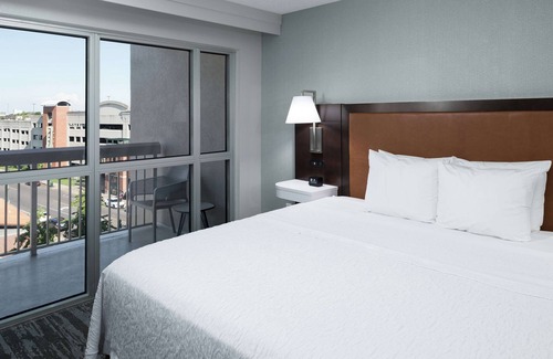 Downtown Memphis Hotel | Hampton Inn & Suites Memphis-Beale Street