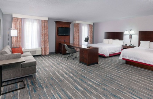 Airport North Hotel | Hampton Inn & Suites Orlando Airport @ Gateway Village