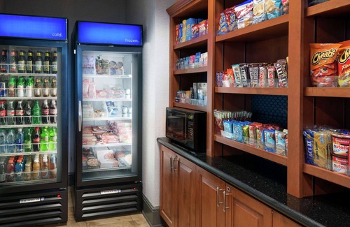 Airport North Hotel | Hampton Inn & Suites Orlando Airport @ Gateway Village