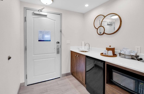 Sarasota Hotel | Hampton Inn & Suites Sarasota/Bradenton-Airport, FL