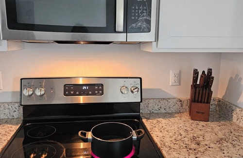 Hampton Casa | Hampton Living. It's quite & cozy. Very clean and nice neighborhood. Peaceful!