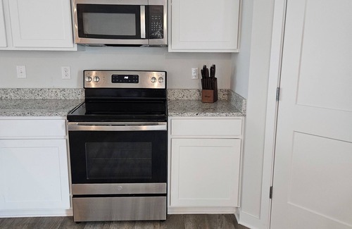 Hampton Casa | Hampton Living. It's quite & cozy. Very clean and nice neighborhood. Peaceful!
