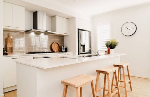 Armstrong Creek Casa | Hamptons Haven; Luxe 4 bedroom, 2 bathroom, WIFI