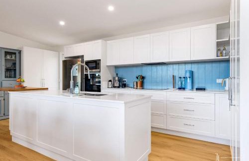 Malua Bay Casa | Hamptons Hideaway Walk to Beach & WiFi