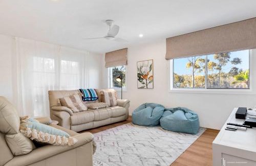 Malua Bay Casa | Hamptons Hideaway Walk to Beach & WiFi