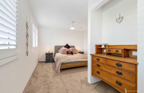 Malua Bay Casa | Hamptons Hideaway Walk to Beach & WiFi