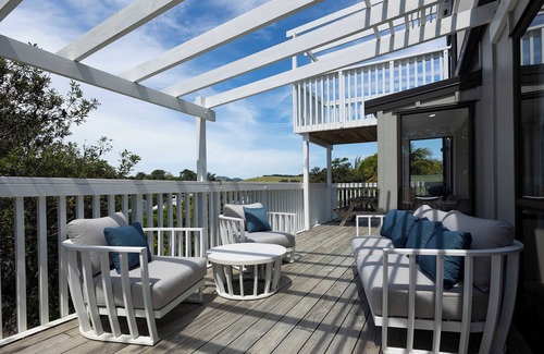 Hihi Casa | Hamptons-Style Beach House – Relax Between Two Shores
