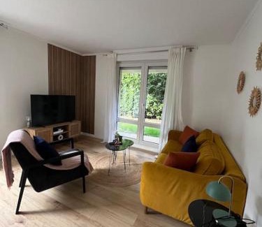 Montigny-le-Bretonneux Apartamento | Hana Home 2 personnes jardin privatif business&family