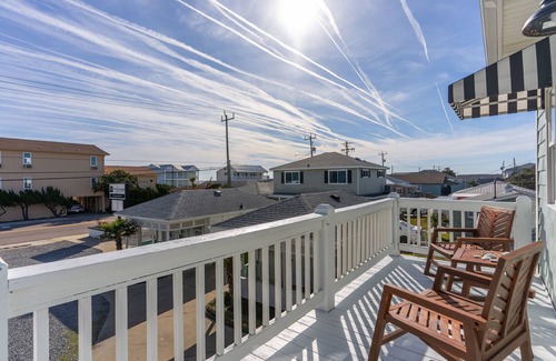 Kure Beach Cabaña | Hanby Hideaway~ Cottages @ Kure ~ Beach, Fishing, Pool, Walk to Pier