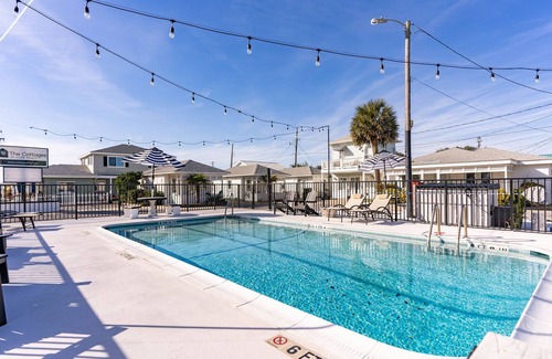 Kure Beach Cabaña | Hanby Hideaway~ Cottages @ Kure ~ Beach, Fishing, Pool, Walk to Pier