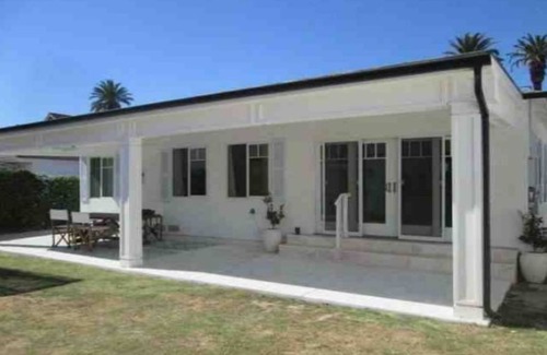 Mid City Cabaña | Hancock Park adj charming 1-bedroom cottage with A/C in fabulous Los Angeles.