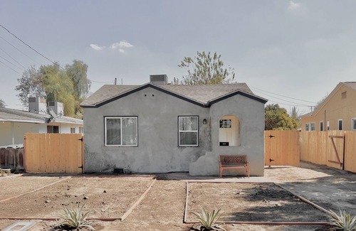 Hanford Casa | Hanford Casita (Home Away from home)