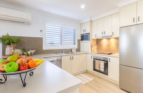 Corlette Casa | Hanks Corlette House, 49 Pantowora St - pet friendly, air con, boat parking, Wi-Fi