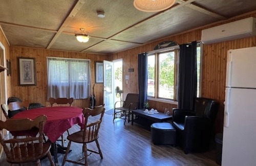 Stanley Bridge Cabaña | Hank’s Place - Creekside Cottages in Stanley Bridge