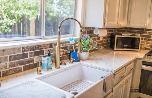 North Hilltop Apartamento | Relax and Unwind 4BR Hot Tub All You Need