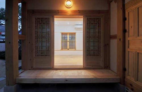 Jingwan-dong Casa | Hanultari Hanokstay