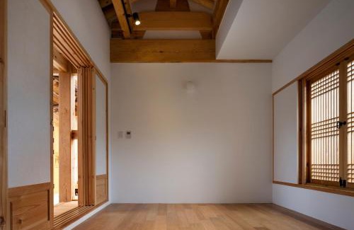 Jingwan-dong Casa | Hanultari Hanokstay